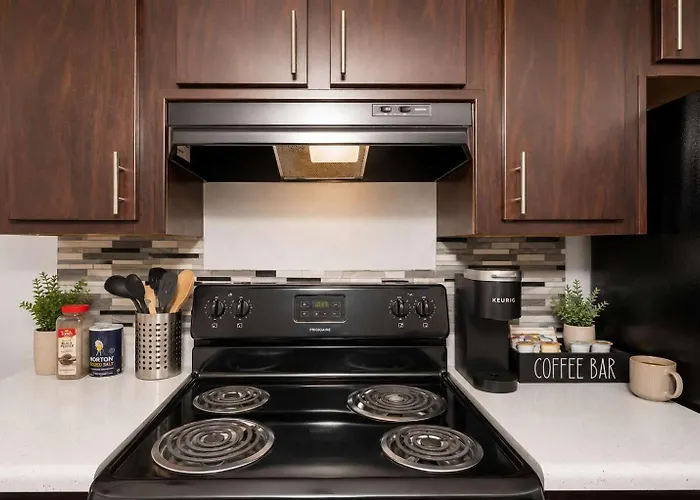 Retreat Near Asu 2 Bedroom Pools Gym Parking Pet-friendly Apartment *