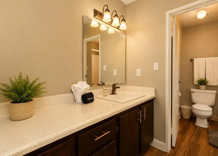 Retreat Near Asu 2 Bedroom Pools Gym Parking Pet-friendly * Tempe