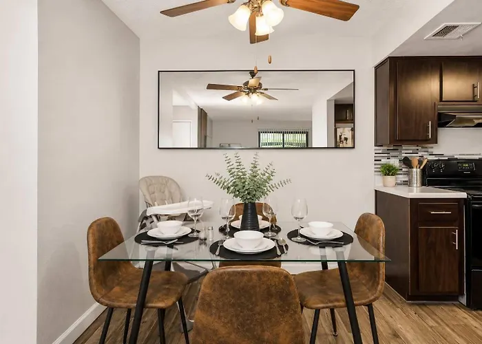 Retreat Near Asu 2 Bedroom Pools Gym Parking Pet-friendly Apartment Tempe