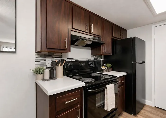 Retreat Near Asu 2 Bedroom Pools Gym Parking Pet-friendly Apartment