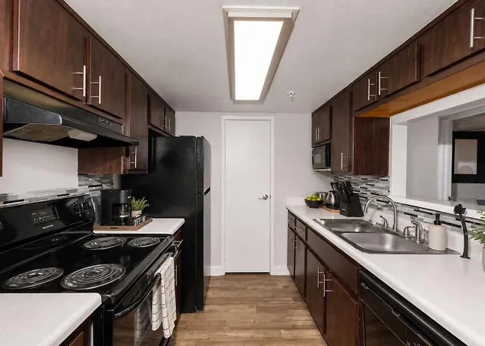 Apartment Retreat Near Asu 2 Bedroom Pools Gym Parking Pet-friendly Tempe