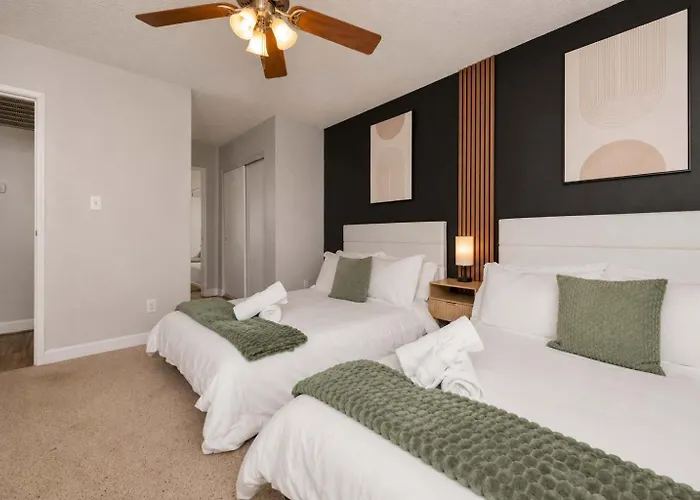 Apartment Retreat Near Asu 2 Bedroom Pools Gym Parking Pet-friendly Tempe