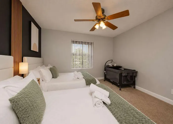 Retreat Near Asu 2 Bedroom Pools Gym Parking Pet-friendly *