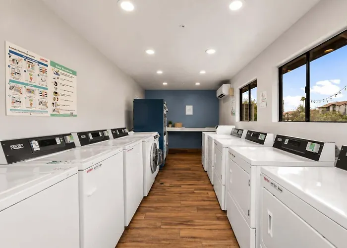 Retreat Near Asu 2 Bedroom Pools Gym Parking Pet-friendly