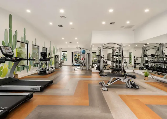 Retreat Near Asu 2 Bedroom Pools Gym Parking Pet-friendly Tempe