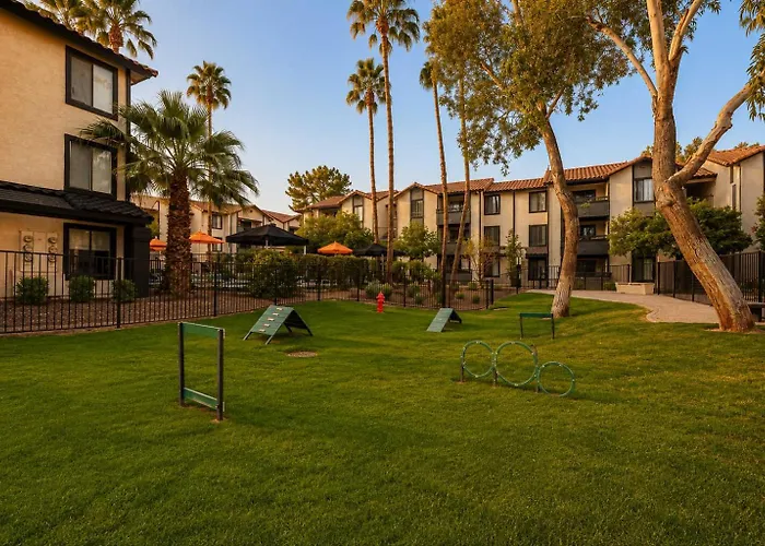 Retreat Near Asu 2 Bedroom Pools Gym Parking Pet-friendly Tempe